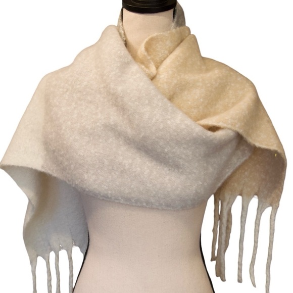 Old Navy Brushed Scarf Soft Fringe, Neutral Stripe NWT - Picture 4 of 7